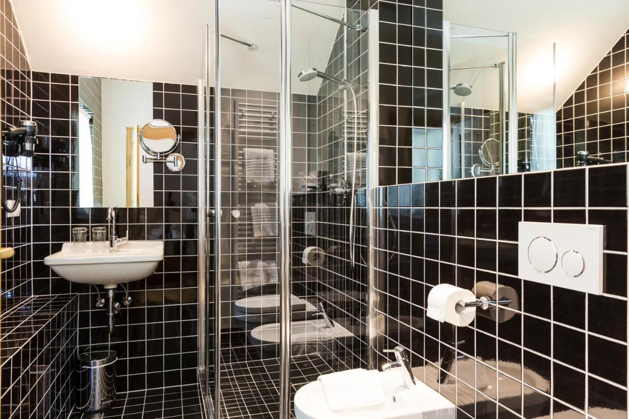 Single Room Bathroom
